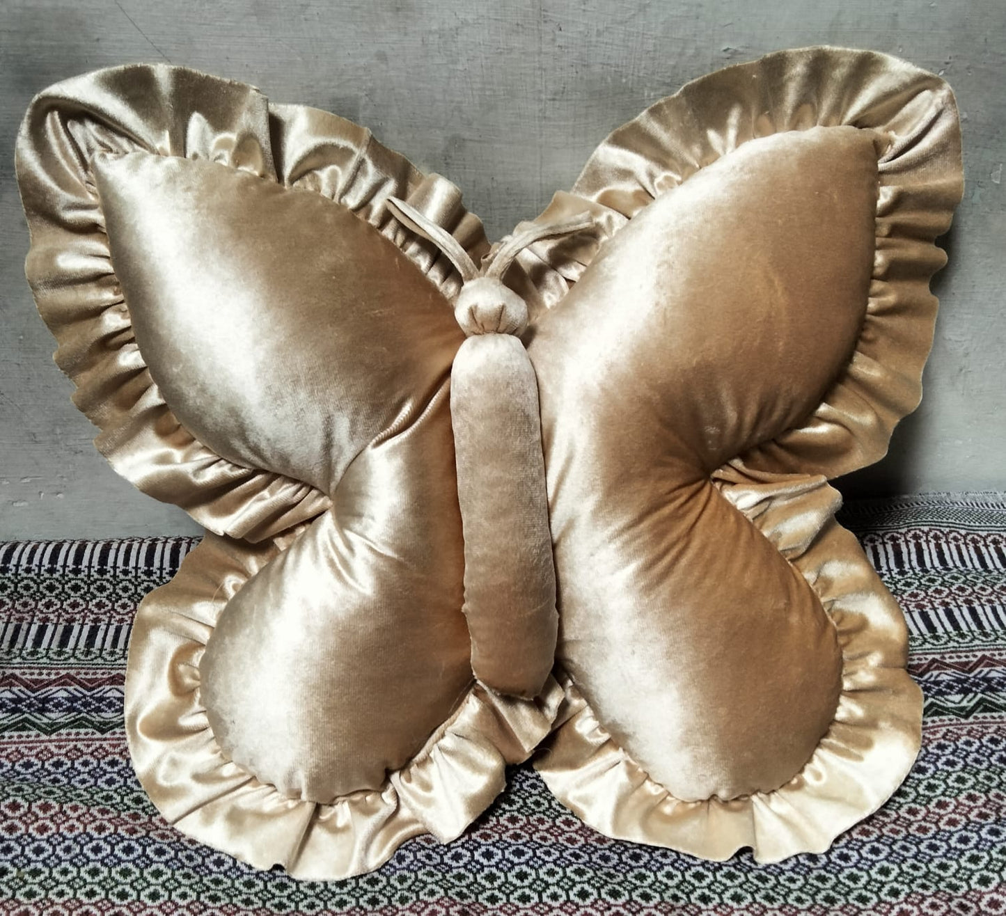 Pack of 1 pack velvet butterfly cushion  ( Golden )